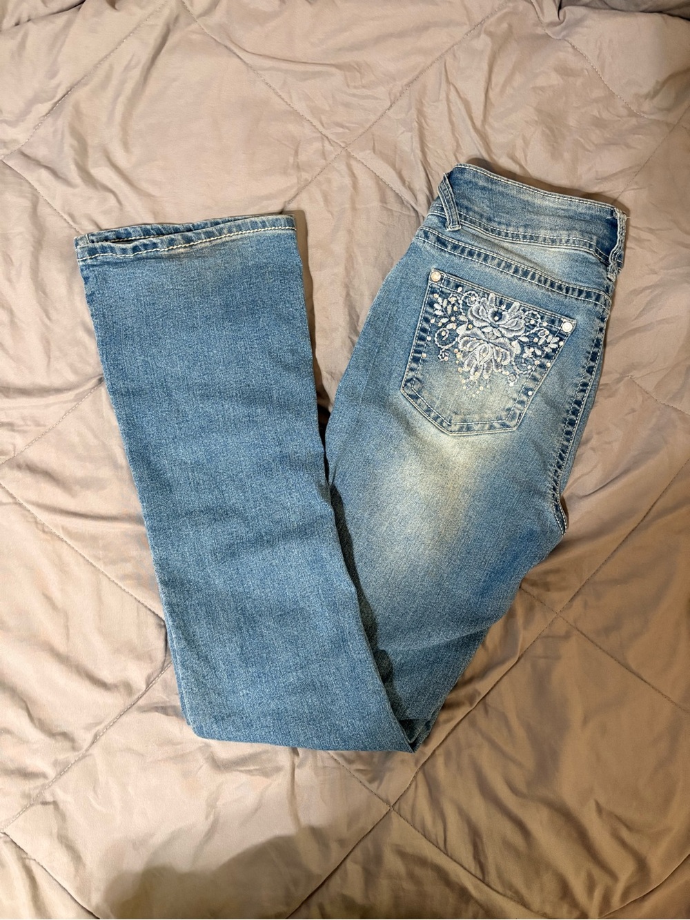 Light Blue Wallflower Women’s Embroidered Pocket Jeans Size 7